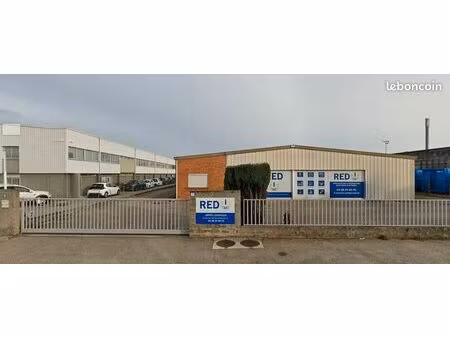 local d'activité 943 m²