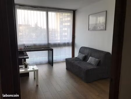 studio meublé 27 m² avec balcon – résidence sécurisée avec piscine – gare à 8 min