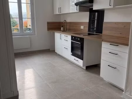 appartement 3 pièces entièrement rénové – 2 chambres – cuisine équipée – jardin – proche g