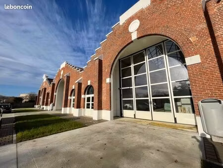 local industriel 2 053 m²