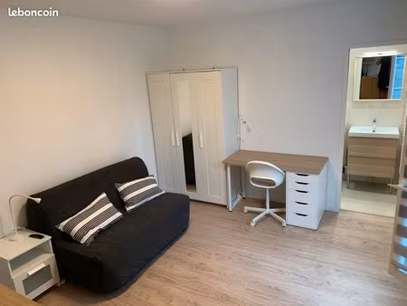 studio meublé centre-village – 1 min gare – tout compris – dpe d