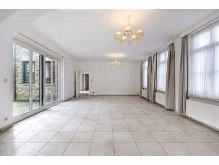 appartement unique au rez-de-chaussée dans le minnewater à b