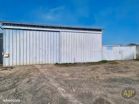 local 100 m² montaigu vendee