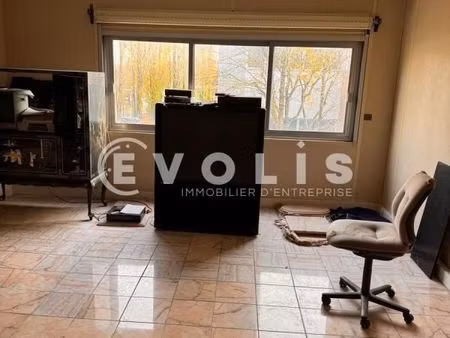 local d'activité 4 840 m²