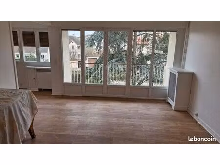 a louer appartement au chesnay de 3 p