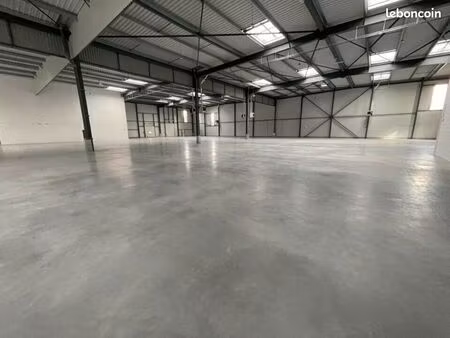 local d'activite 1298 m² roissy en france