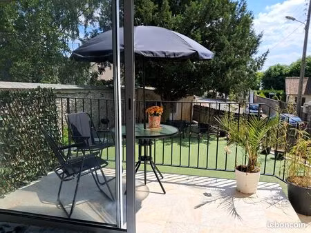 maison familiale lumineuse avec jardin et terrasses