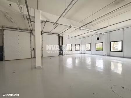 local 1251 m² cergy