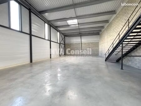 local 371 m² éragny