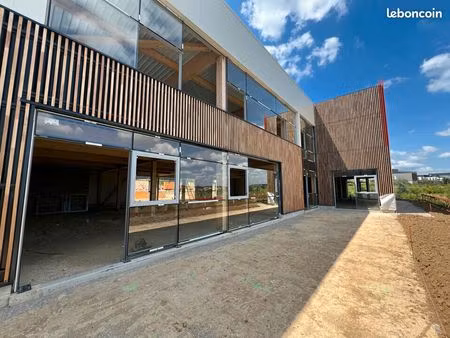 local commercial 491 m² louvres