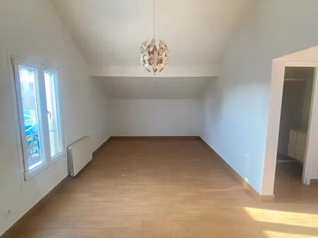 location appartement 3 pièces  27.87m²  le bourget