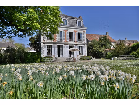 exclusivité expertimo maison de caractére offrant élégance  histoire  prestations raffinée