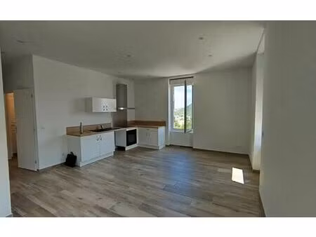 location appartement  m² t-1 à les vans  561 €