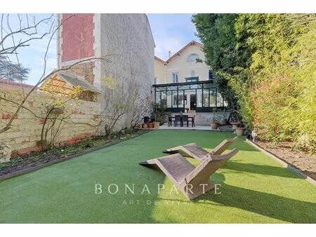 maison en pierre meulière avec jardin à l’abri des regards – 205 m²