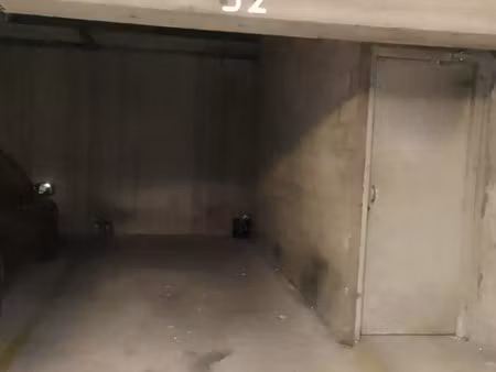 parking à louer dans la rue piétonne