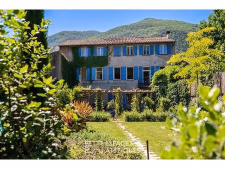 propriété de caractère avec piscine et panorama sur les montagnes