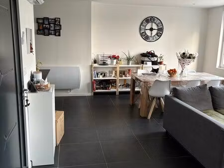 appartement à louer disponible le 1er avril