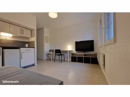 loue studio équipé