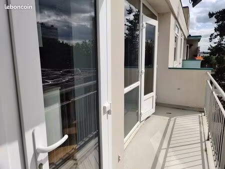 appartement 1 pièce 64 m²