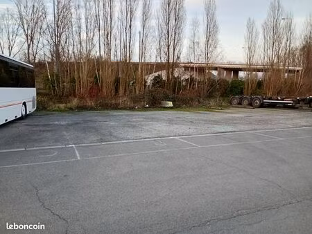 loue place de parking autocar / camion