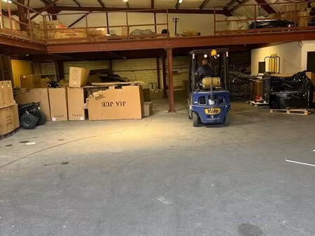 local commercial ou de stockage à vitrolles de 500m2