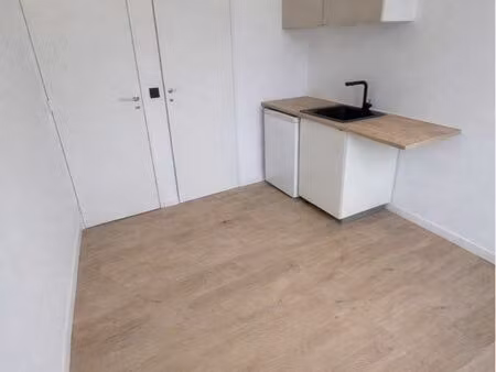 studio rénové 12 m² – kitchenette + salle d’eau
