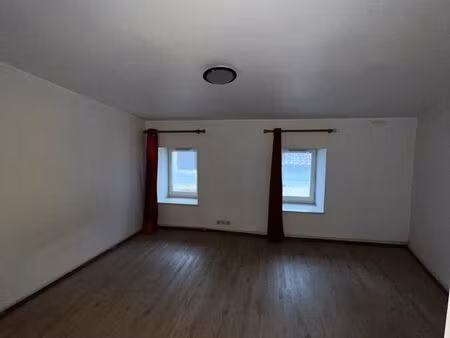 studio à louer en centre ville de melle