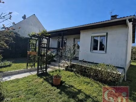 exclusivité ! dpe en c - rare : pavillon de plain-pied sur env.517m2 de terrain - proche d