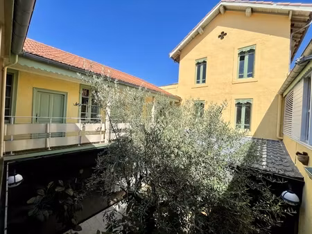 immeuble 20 pièces - 991 m²