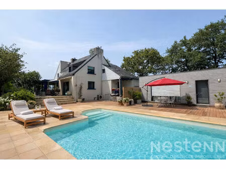 maison spacieuse avec piscine et studio indépendant  à proximité d'auray