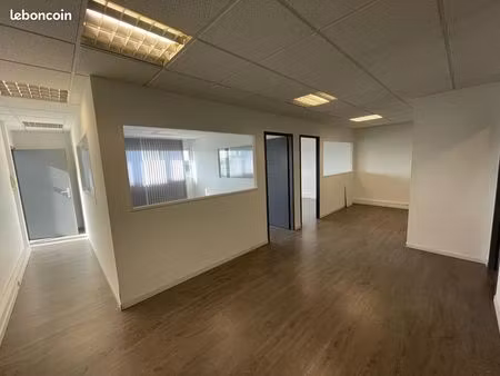 bureaux 93 m²