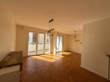 location appartement 2 pièces  62.99m²  la roche