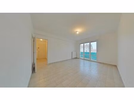 f4 entierement renove - secteur st genest lerpt