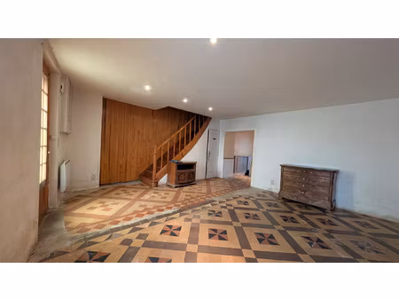 maison de bourg avec fort potentiel grand terrain construc