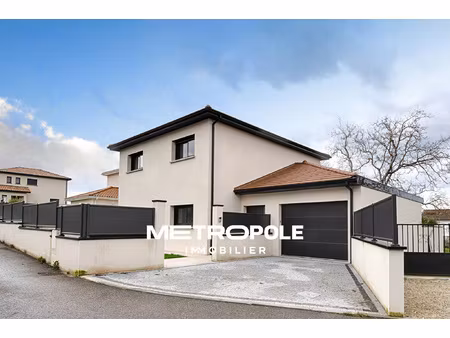 maison t5 récente d'environ 120 m2 avec jardin