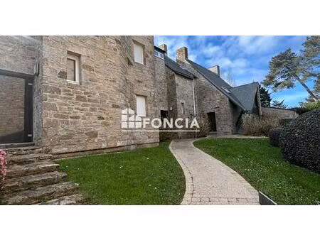 appartement duplex – 2ᵉ étage – balcon – garage en sous-sol – proche commerces et plages