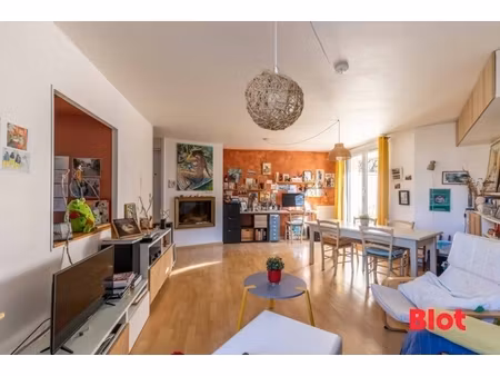 à vendre en exclusivité par blot – t4 duplex atypique avec cheminée de 84 81 m² – balcon –