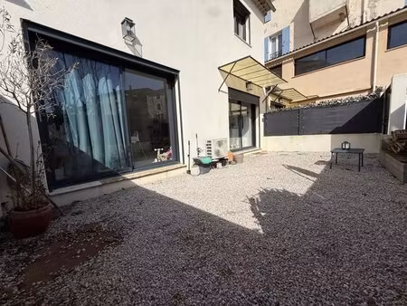 a louer maison de ville avec jardin  parking et cave