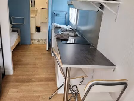 loue joli petit studio meublé avec terrasse privative