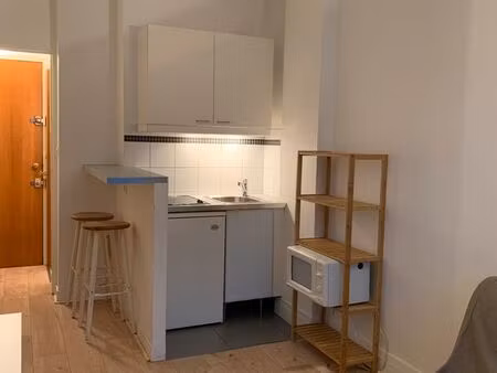 studio 16 m2 meuble avec balcon