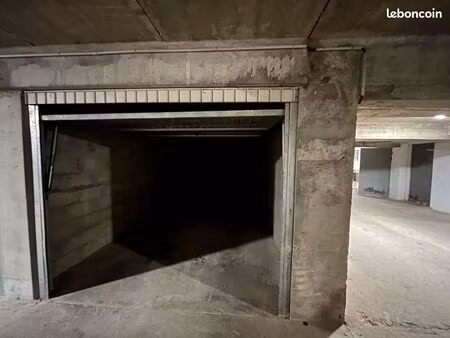 garage fermé en sous-sol