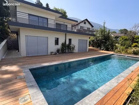 maison contemporaine au calme avec vue