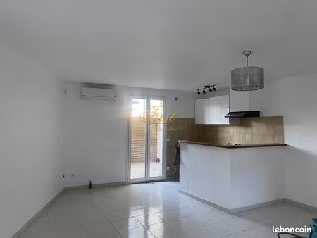 studio 1 pièce 50 m²