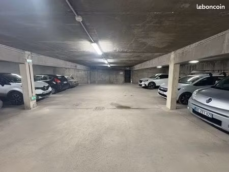 place de parking sécurisée