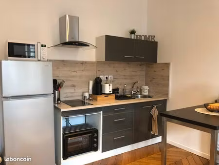 appart 1 ch centre-ville immeuble de standing dpe c libre le 12/04/2026