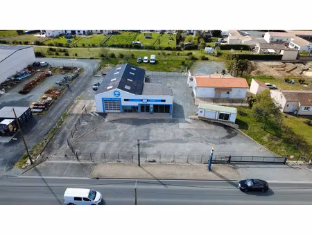 vente locaux professionnels à charron (17230)  745 500 €