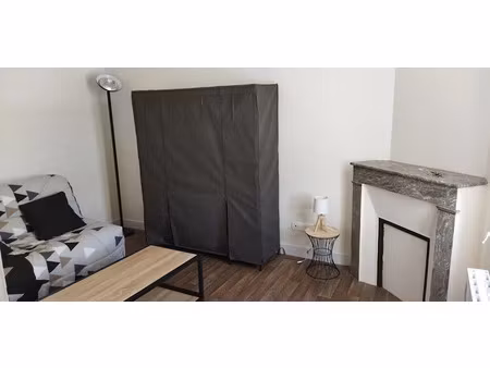 location meublée appartement 1 pièce 23 m² à saintes (17100)  415 €