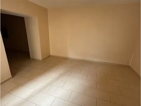 location appartement 3 pièces 84 m² à maraussan (34370)  560 €