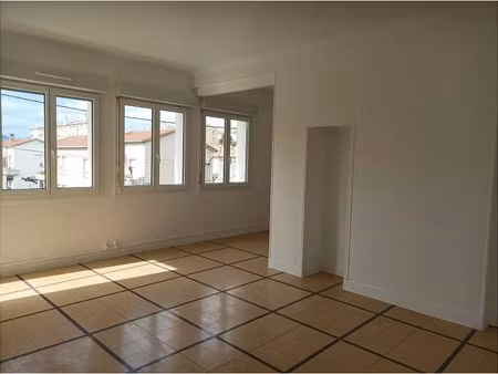 location appartement 4 pièces 64 m² à ales (30100)  632 €