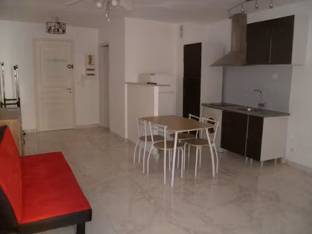 location meublée appartement 1 pièce 40 m² à le muy (83490)  610 €